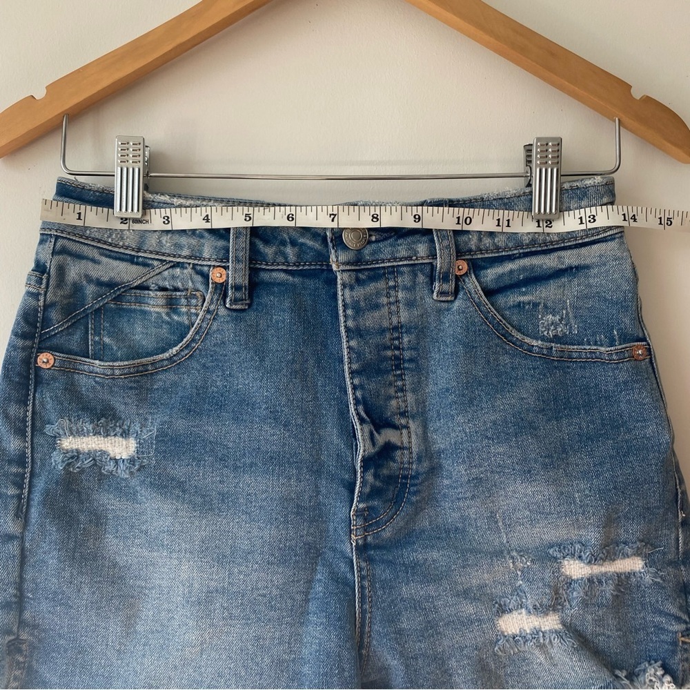 NWT We The Free Vintage Crvy Distressed Frayed High Rise Denim Shorts 26 - Picture 8 of 16
